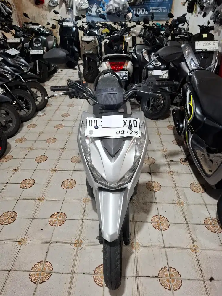 Honda Beat Street 2023 silver