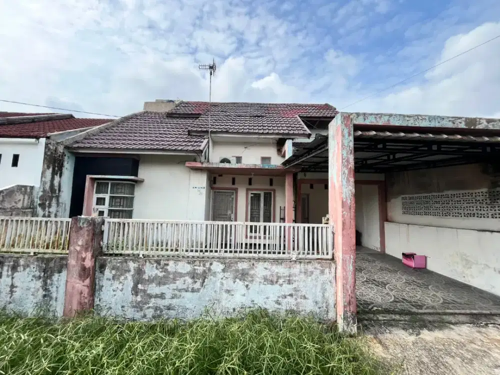 Rumah cantik dengan 2 lantai kamar 3 dan kamar mandi 4.