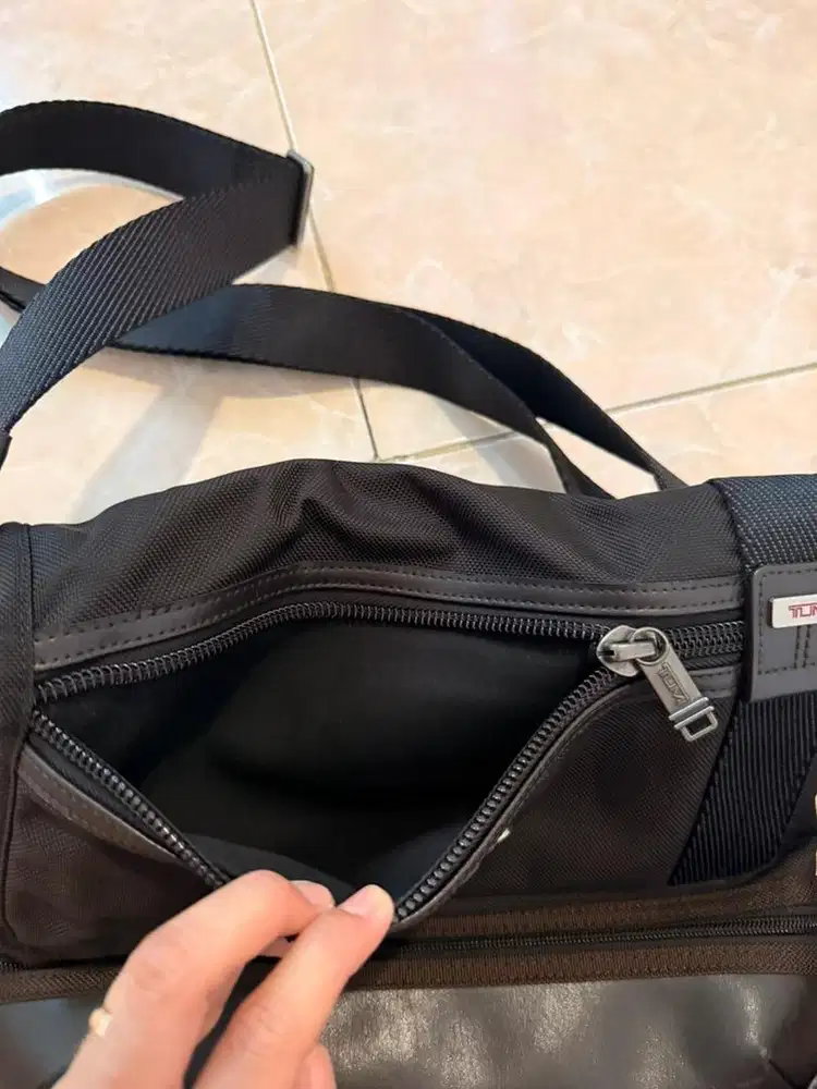 Sling bag nylon leather