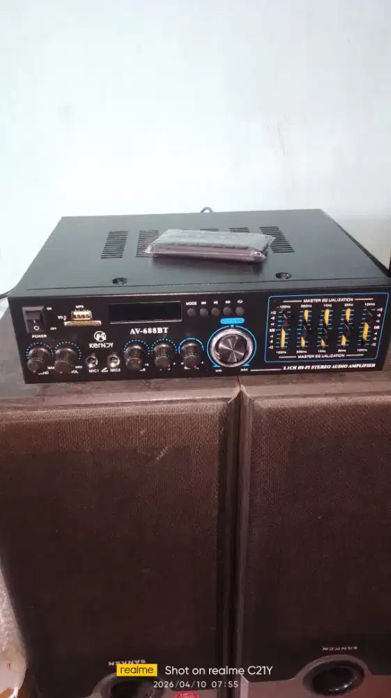 Amplifier kerndy av -688 bt terdapat fitur subwoofer terpisah