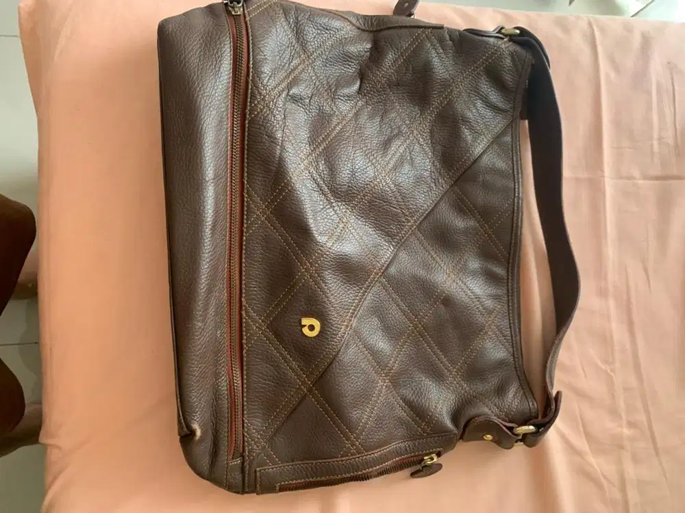 Tas papillon tali pendek