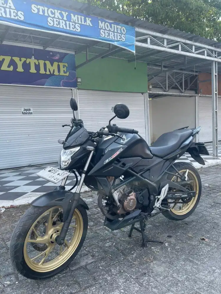 Hond CB150R StreetFire kondisi baguss