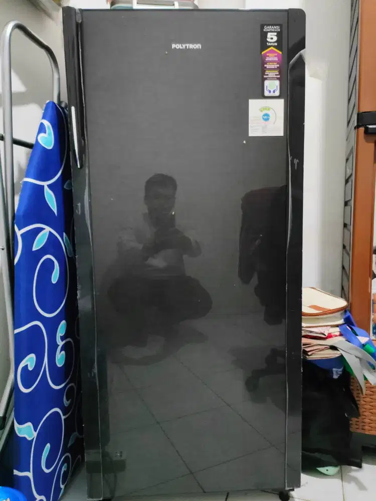 Kulkas 1 Pintu POLYTRON PRA 18 CMS Glass Door 180 Ltr Ice Twist