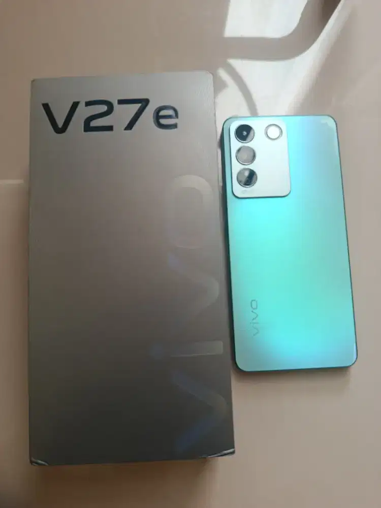Vivo V27e Ram 8GB/256 thn 2023 belom pernah di service masih segel