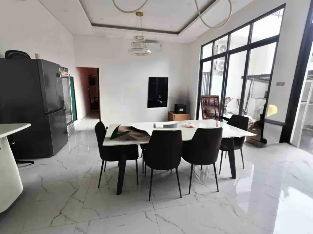 Rumah Hoek cantik minimalis modern bangunan baru 2 tahun 4 lantai dijual row jalan 2 mobil lokasi favorit Sunter Jakarta Utara