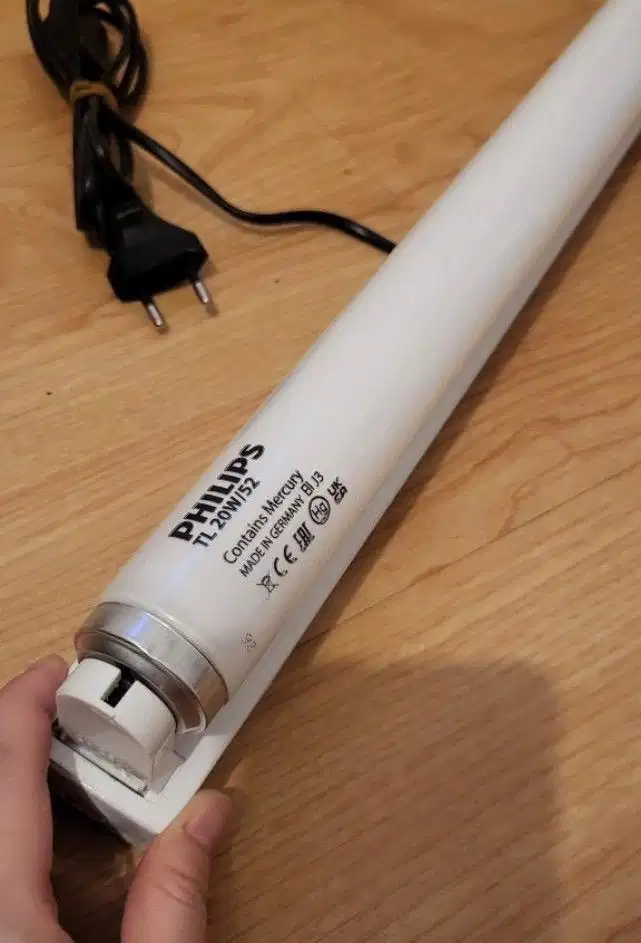 Lampu philips TL UV Blue 20 watt untuk bayi kuning