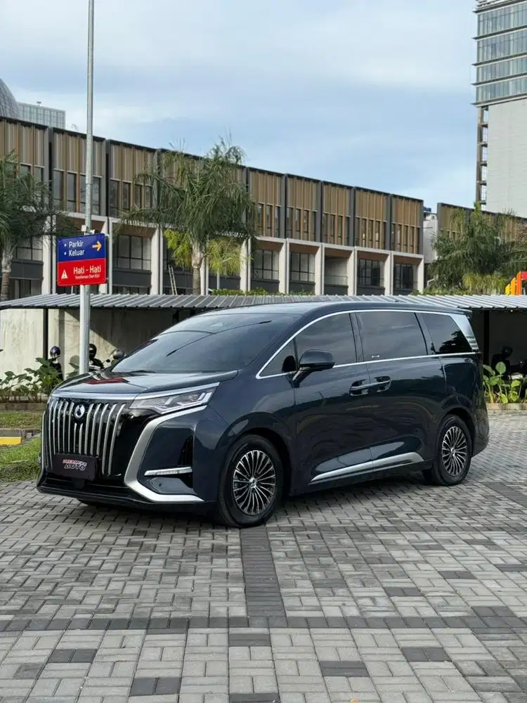 Denza D9 Nik 2025 Biru Km 11.000