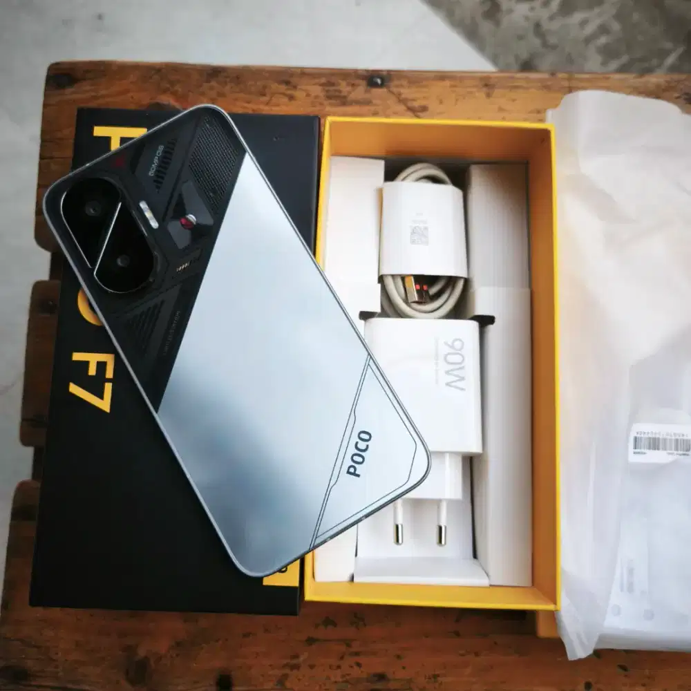 Poco F7 5G ram 12/512GB lengkap mulus normal on garansi