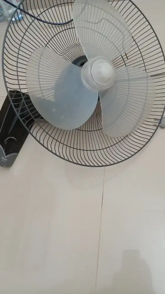 Dijual kipas dinding cosmos 16, normal semua, jarang dipake