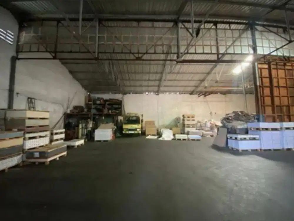 Gudang Skala Besar Raya Kenjeran – Siap Pakai, Harga Kompetitif