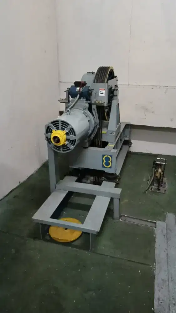 Jasa servis lift dan escalator