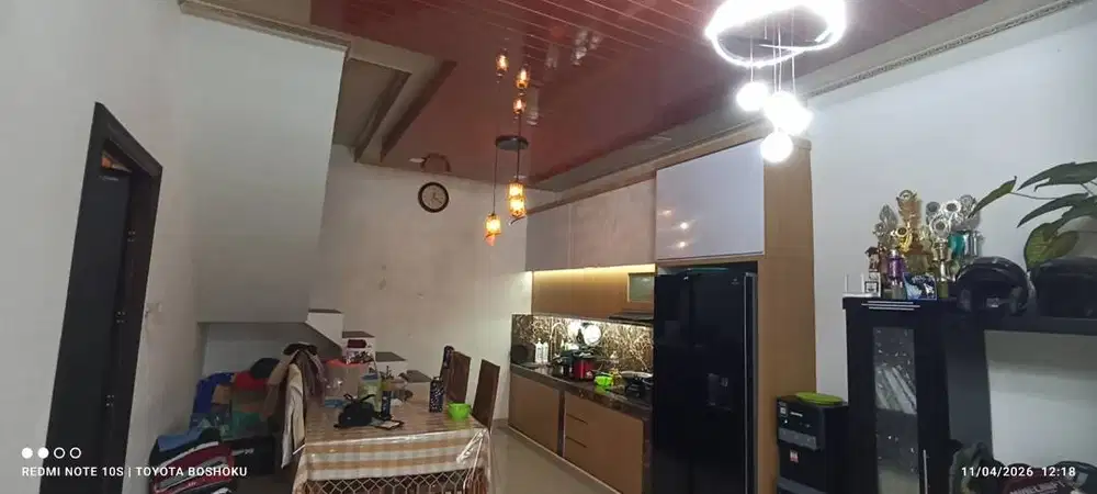 Dijual Rumah 2Lantai Berikut isi nya tinggal Huni saja