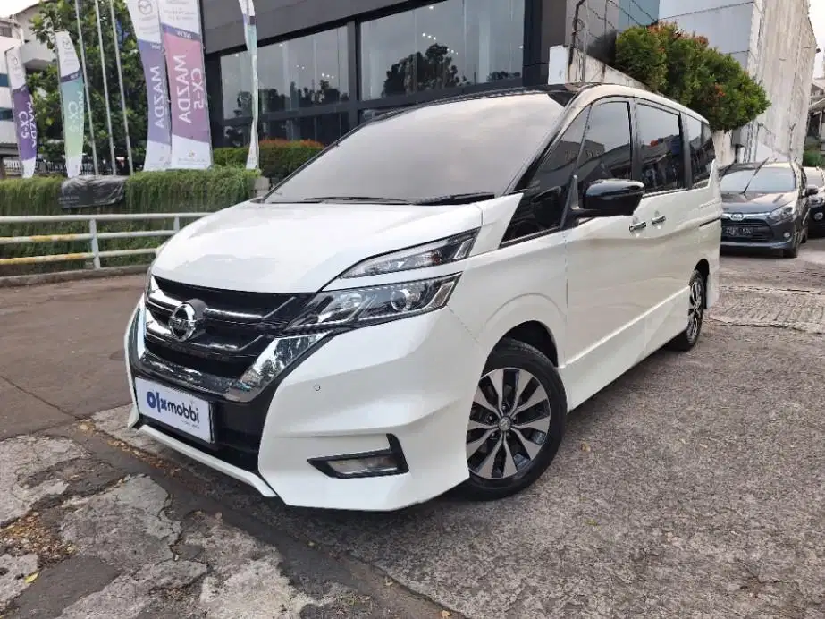 LOW DP Nissan Serena 2.0 Highway Star Bensin-AT 2023 ROQ
