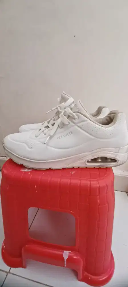 SEPATU Skechers