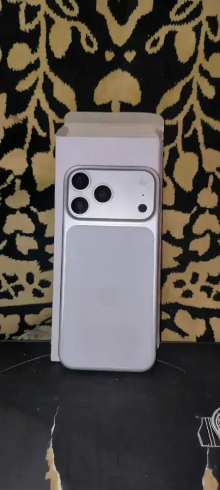 Ip 17 promax dumi pajangan toko