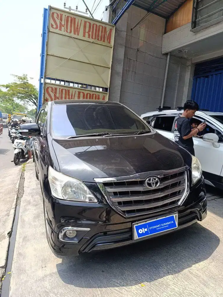 TOYOTA 2015 KIJANG INNOVA V LUXURY 2.0 A/T HITAM OTOMART 286 KENJERAN