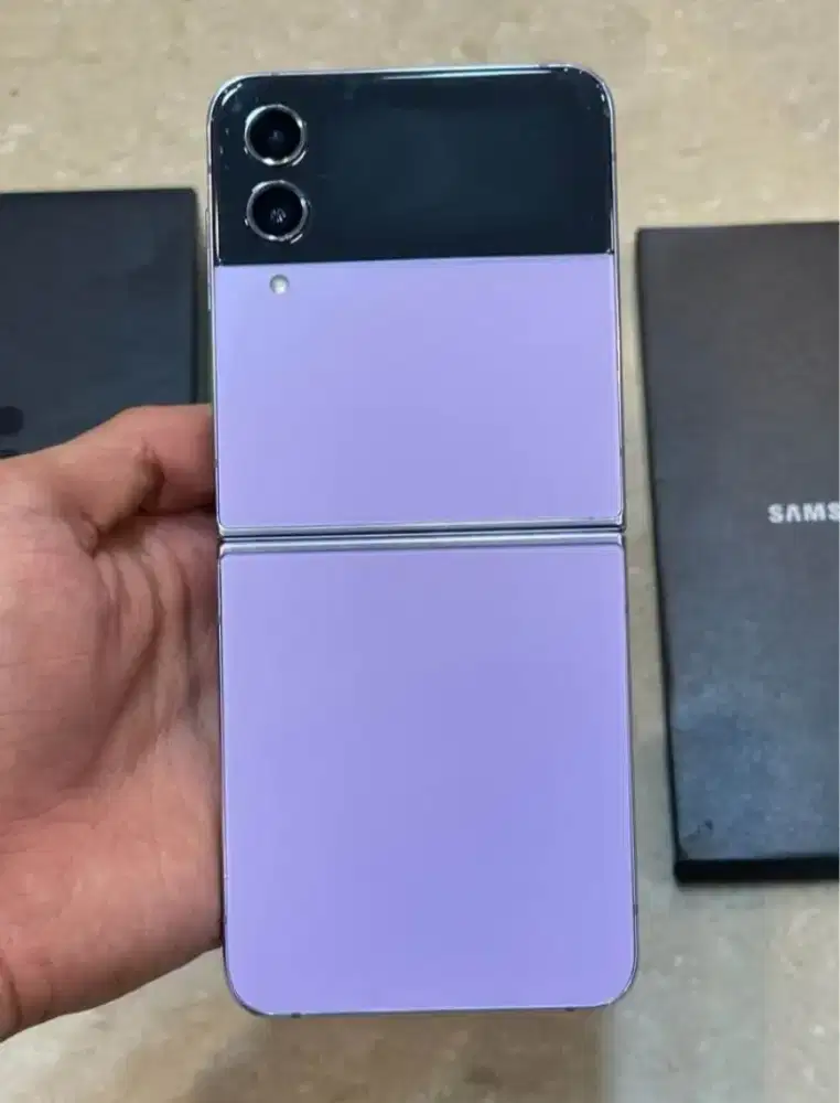 Dijual Cepat !!! Samsung Galaxy Z Flip 4 8/256 GB purple Resmi SEIN