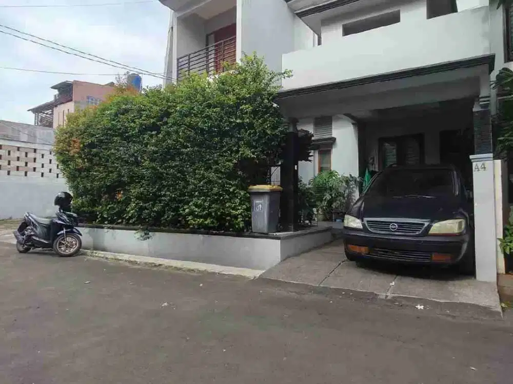 rumah secondary bagus semi furnished di Condet Jakarta Timur