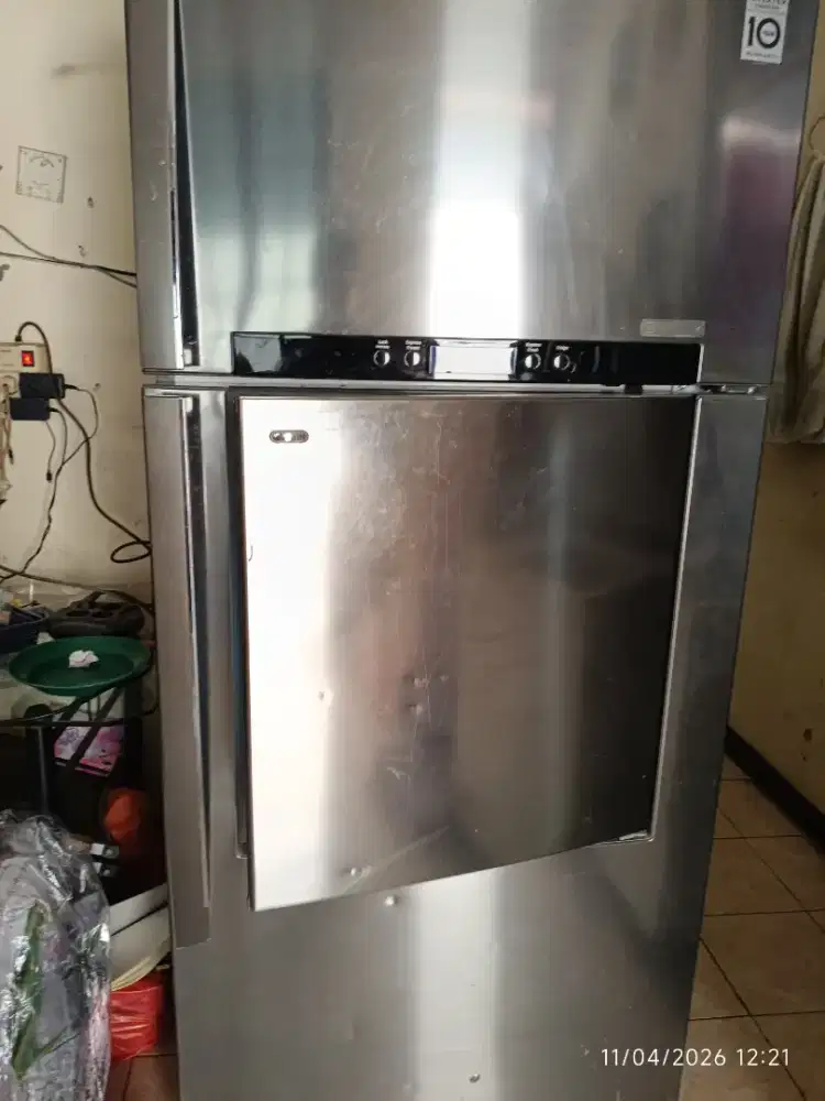 Kulkas LG jumbo mewah