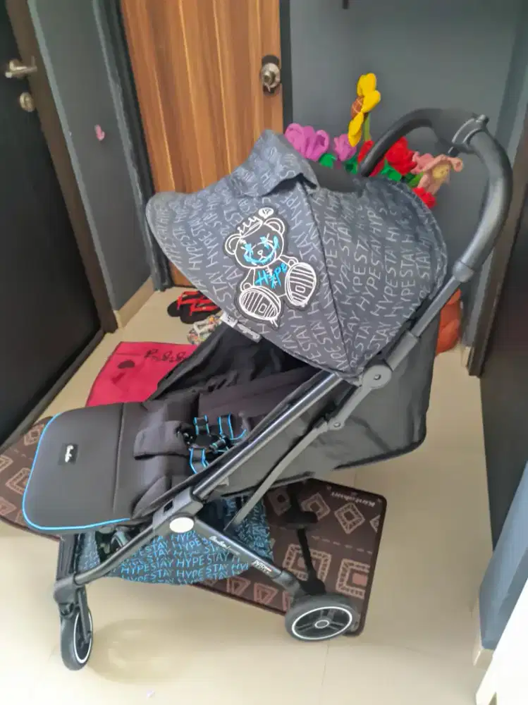 Cocolatte Conic Hype Auto Fold Stroller Cabin Size