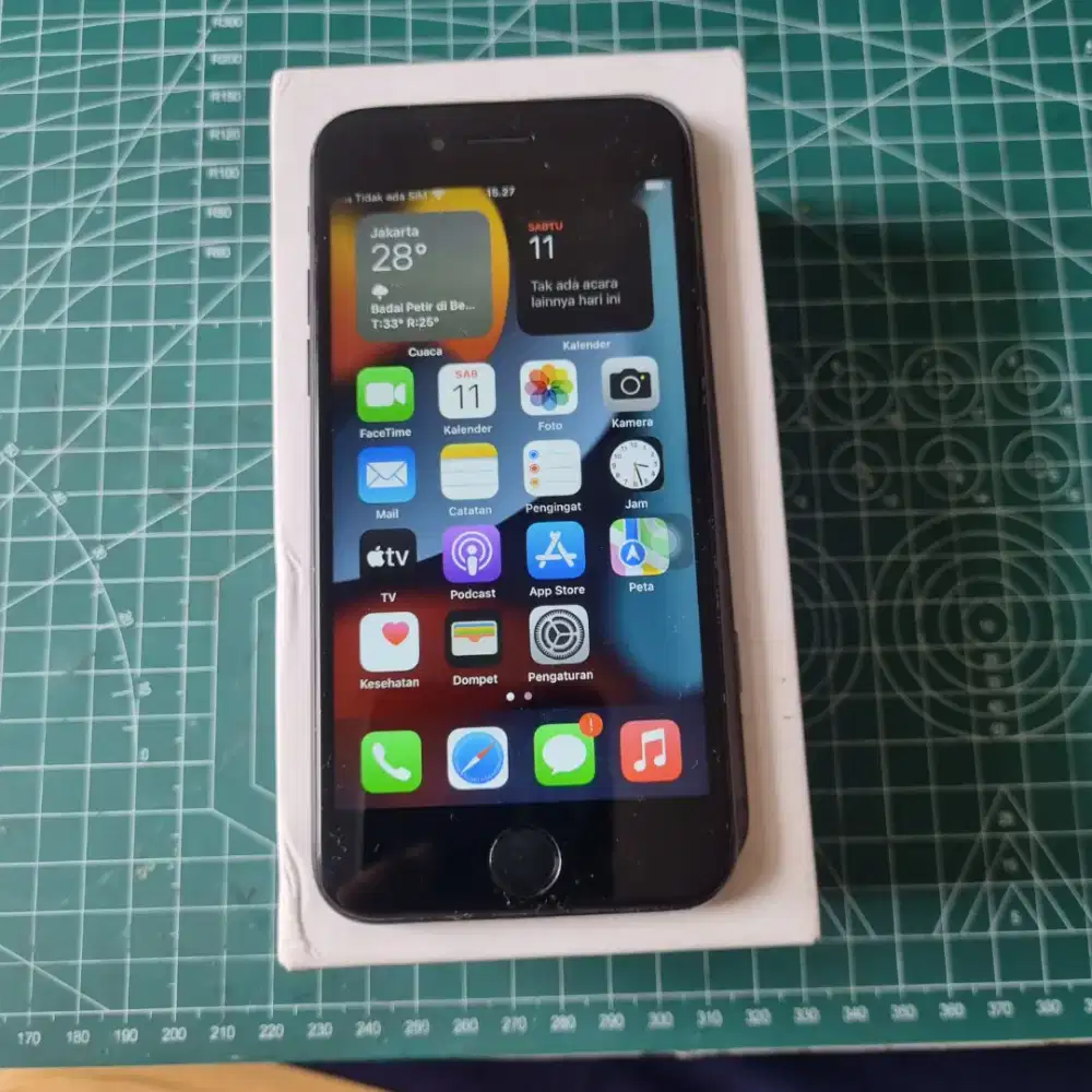 iphone 7 32Gb barang sudah simpenan yg sudah tidak terpakai