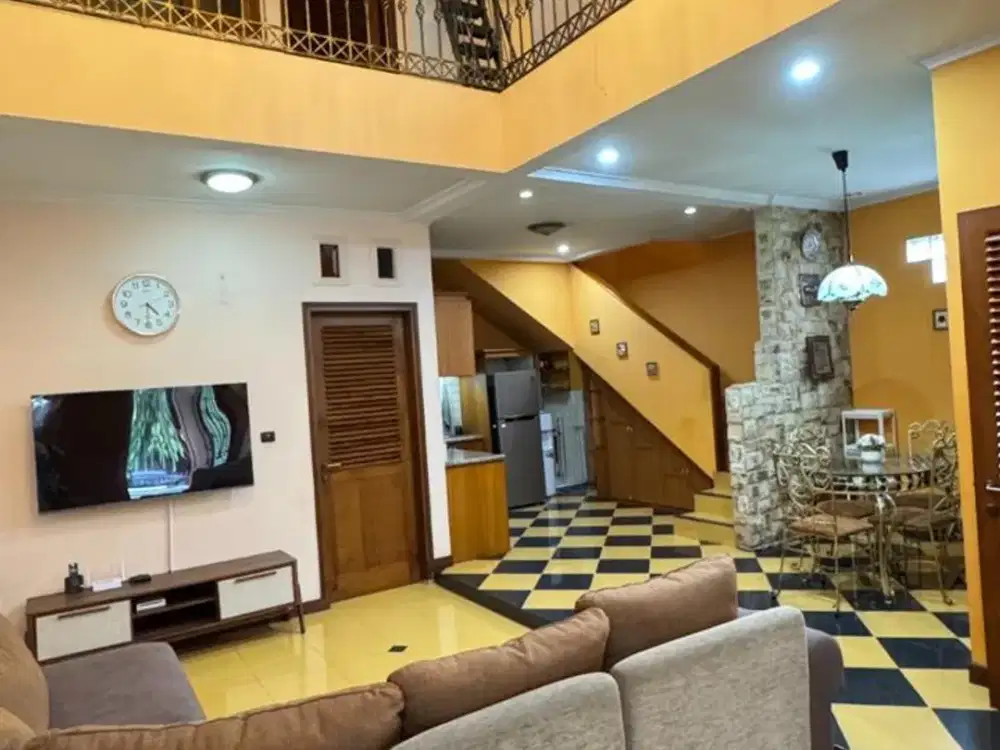 Disewakan Rumah Cantik Full Furnished di Soekarno Hatta Bandung.