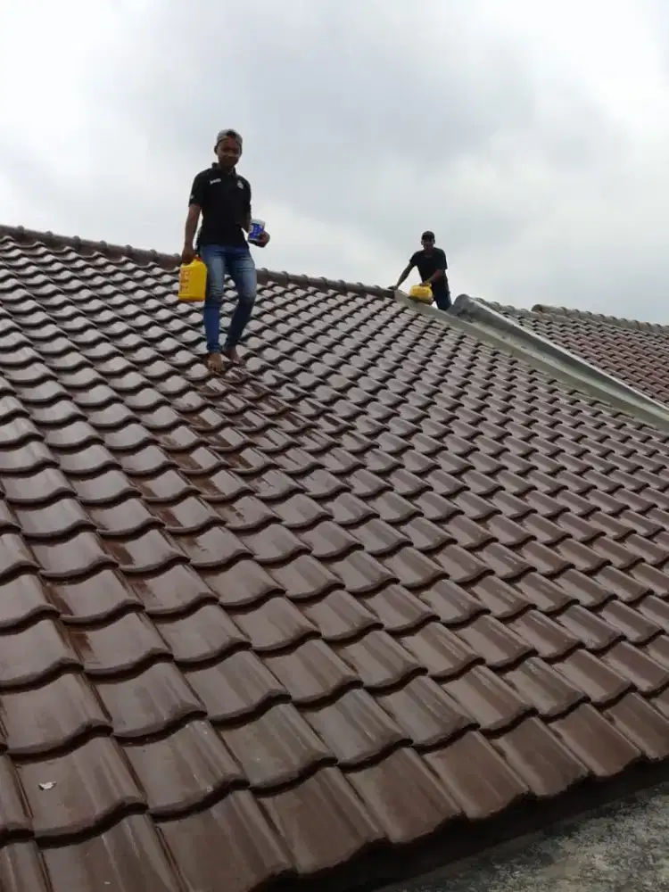 Perbaikan atap bocor dan renovasi