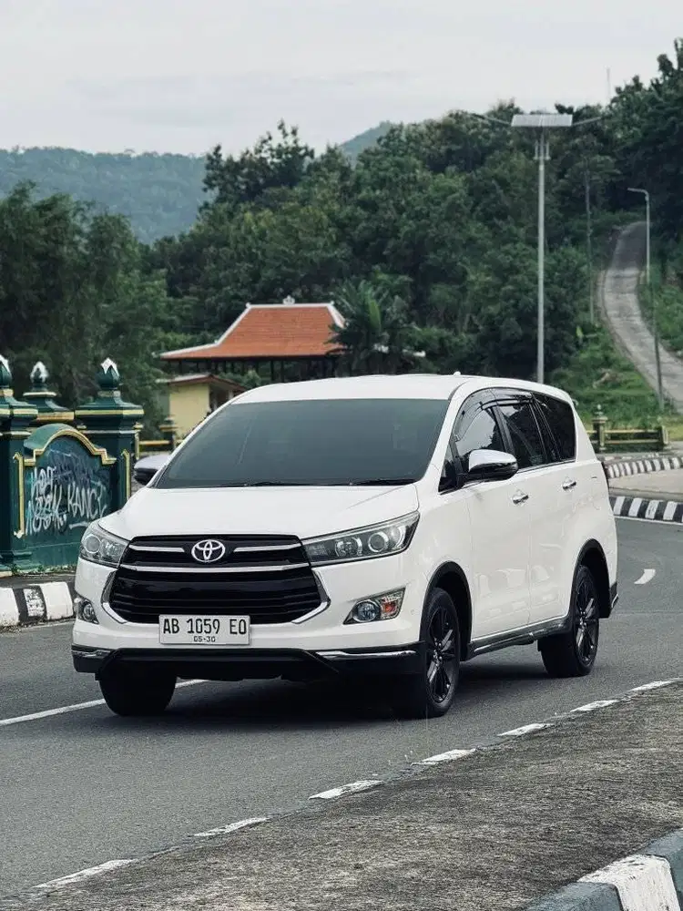 (DP 70JUTA) KIJANG INNOVA 2.4 VENTURER 2018 AT MATIC DIESEL