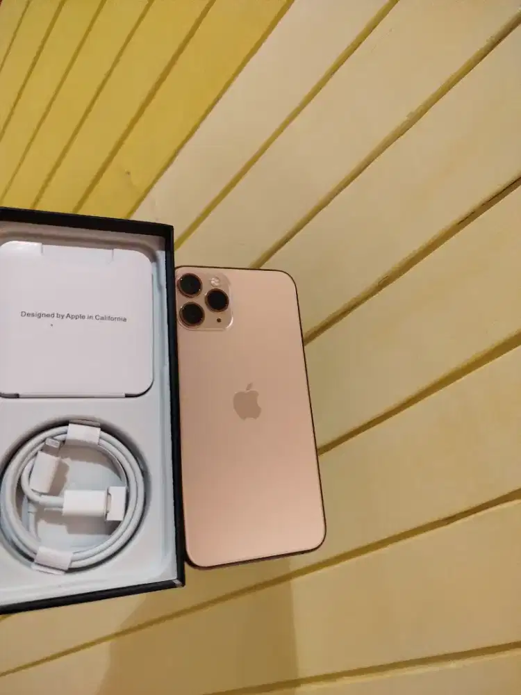 iPhone 11 pro 256gb masih baru dan bonus