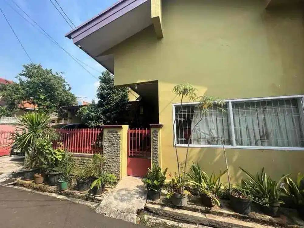 DIJUAL! RUMAH DENGAN LOKASI STRATEGIS DI RADIO DALAM JAKARTA SELATAN