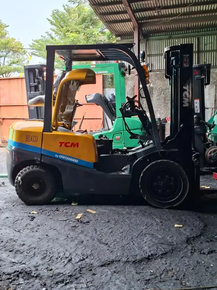 Forklift TCM 3 Ton,Manual,Tiang 3 Meter,Isuzu C240,Low HM,Tahun 2020