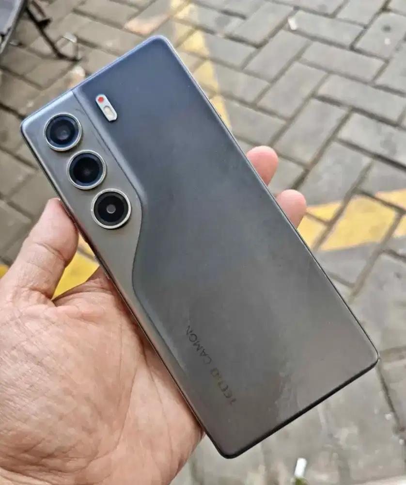 HP Tecno Camon 40 
RAM 8 GB INTERNAL 128 GB