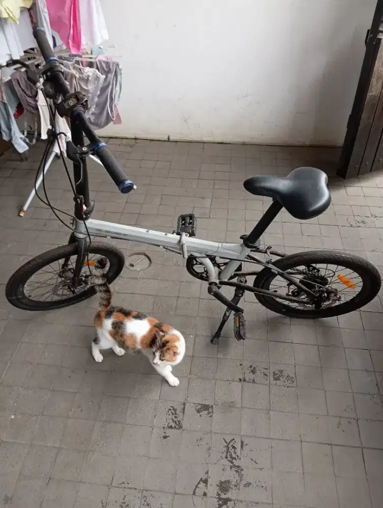 Dijual sepeda lipat warna putih barang masih ori pabrik