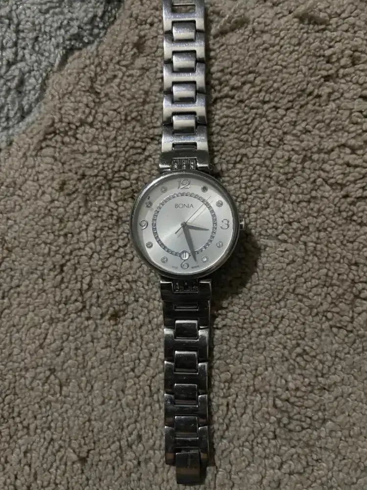 Jam tangan wanita