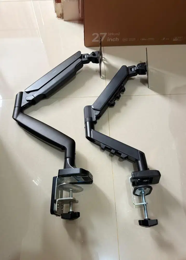 Monitor Arm atau Monitor Bracket