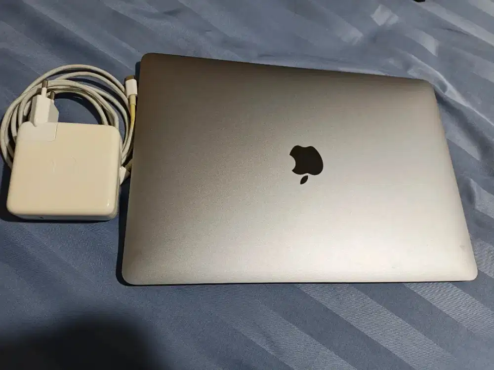 Macbook Pro 13 inch 2017 i5 8 256 13 mulus no dents fungsi no minus