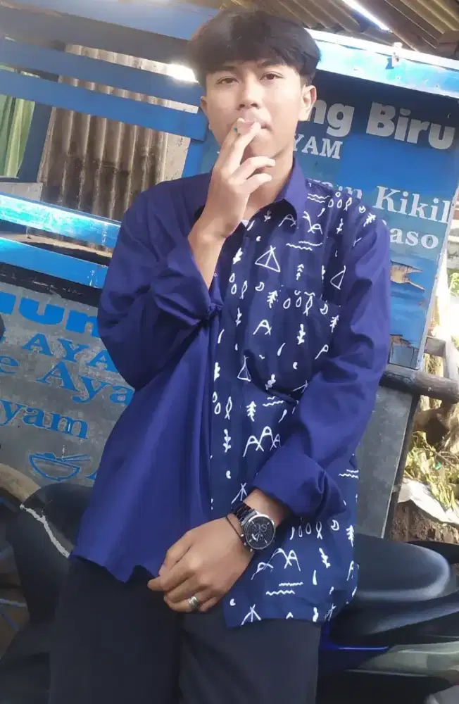 Mencari lowongan pekerjaan untuk 2 org laki-laki