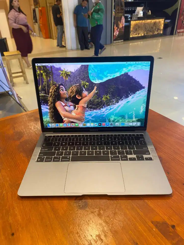 Macbook Air 13 inch ,M1 2020 ex Ibox