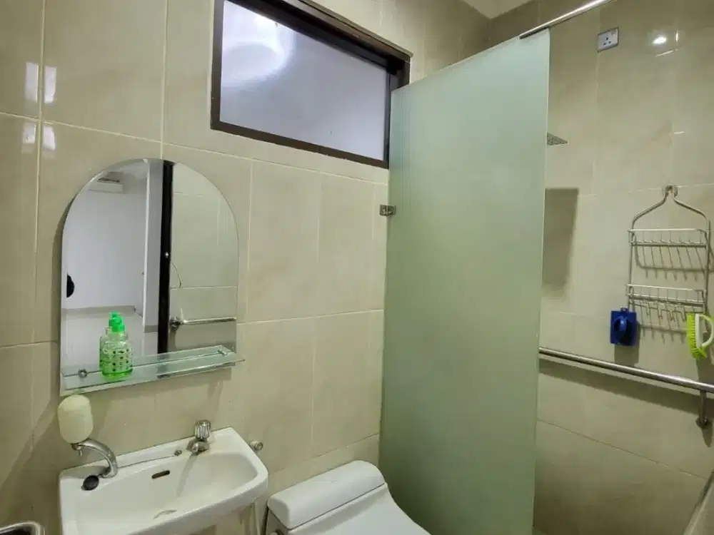 JARANG ADA & LOKASI STRATEGIS! Rumah Cantik 2 Lantai Siap Huni di Kebayoran Bintaro — Bebas Banjir & SHM  (SP 0402)