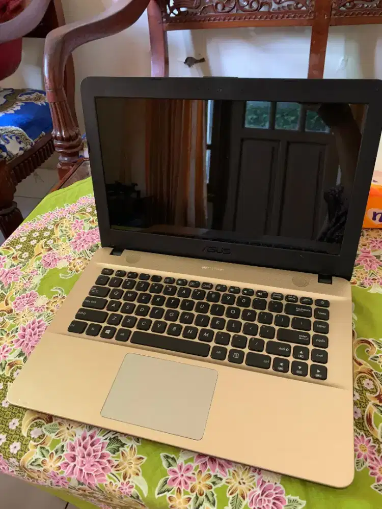 Laptop Bekas Seperti Baru