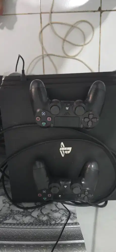PS 4 pro 1tb for sale