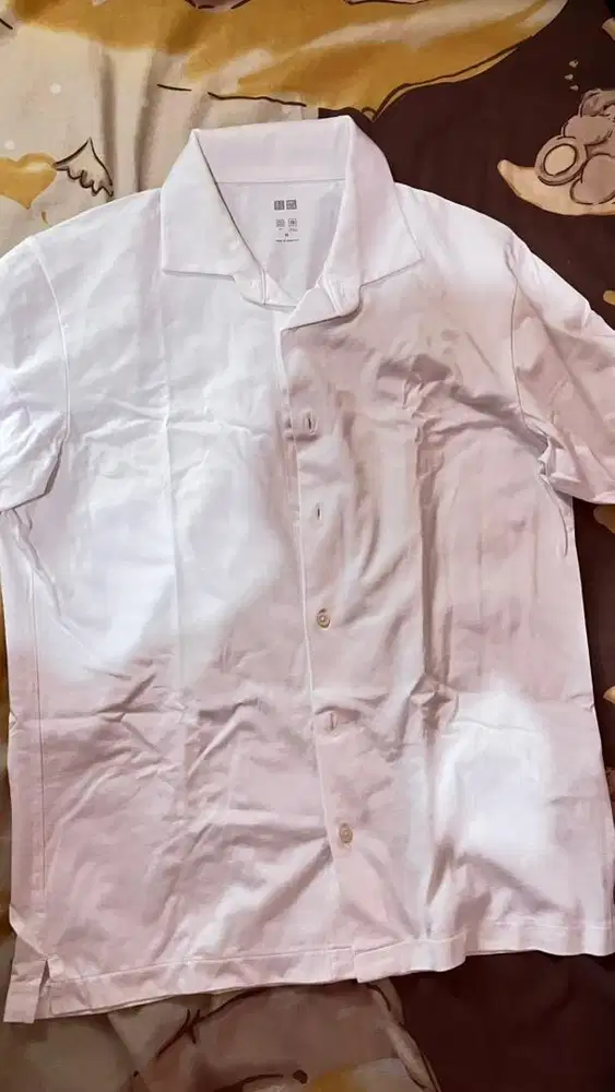 kemeja putih uniqlo