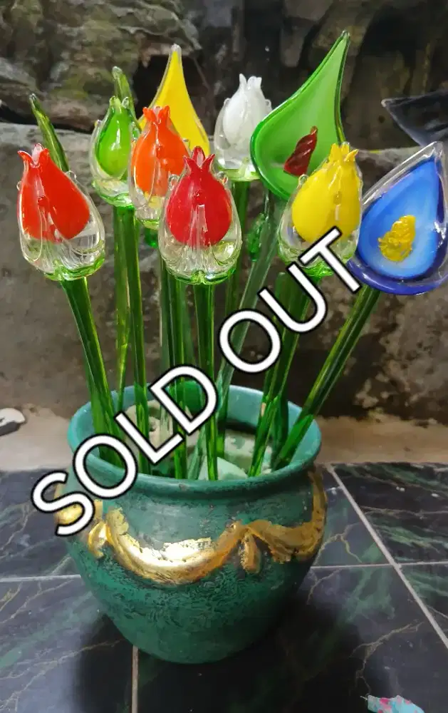 Bunga KristaL & Guci Antik