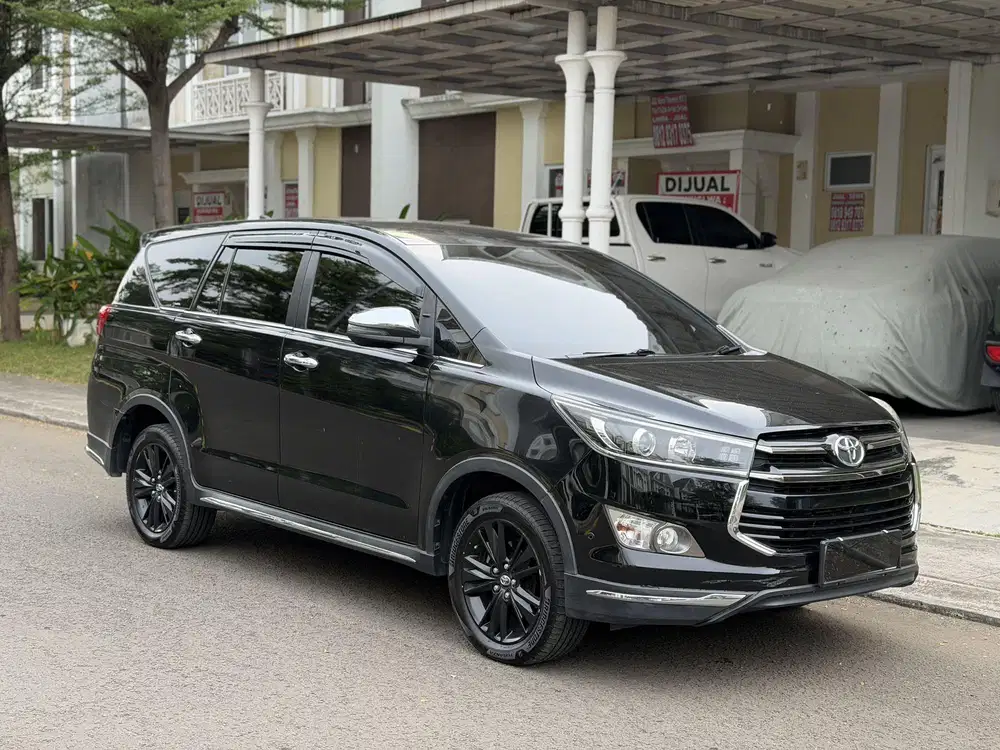 Toyota Innova Venturer 2.4 A/T Diesel 2020