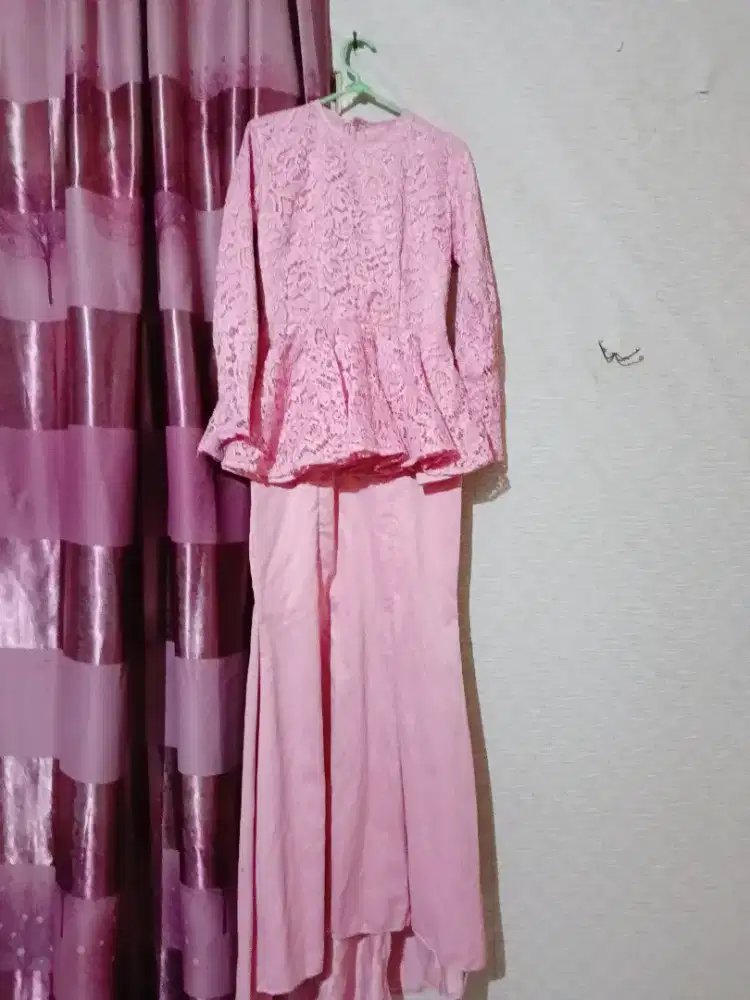 Gaun pesta wanita bekas seperti baru