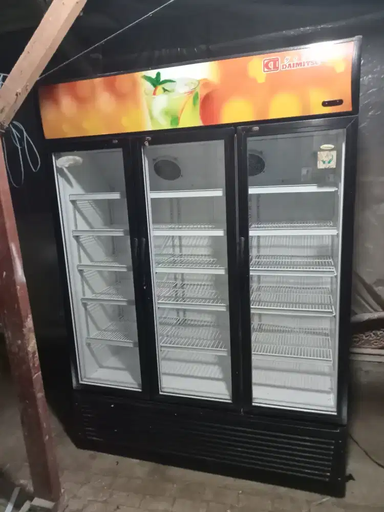 Showcase 3 pintu merek daimitsu kapasitas 1500 L