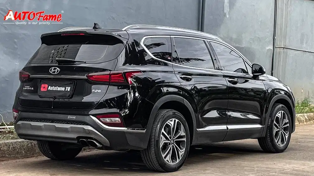 Hyundai Grand Santa Fe 2.2D XG Diesel NIK 2019 Black On Brown