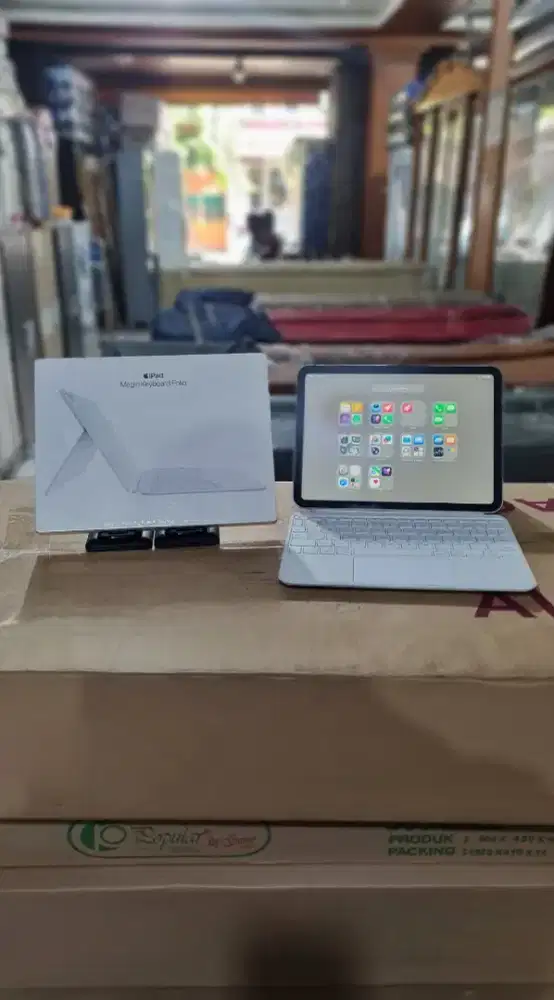 apple magic keyboard folio for ipad 10th generation, preloved original