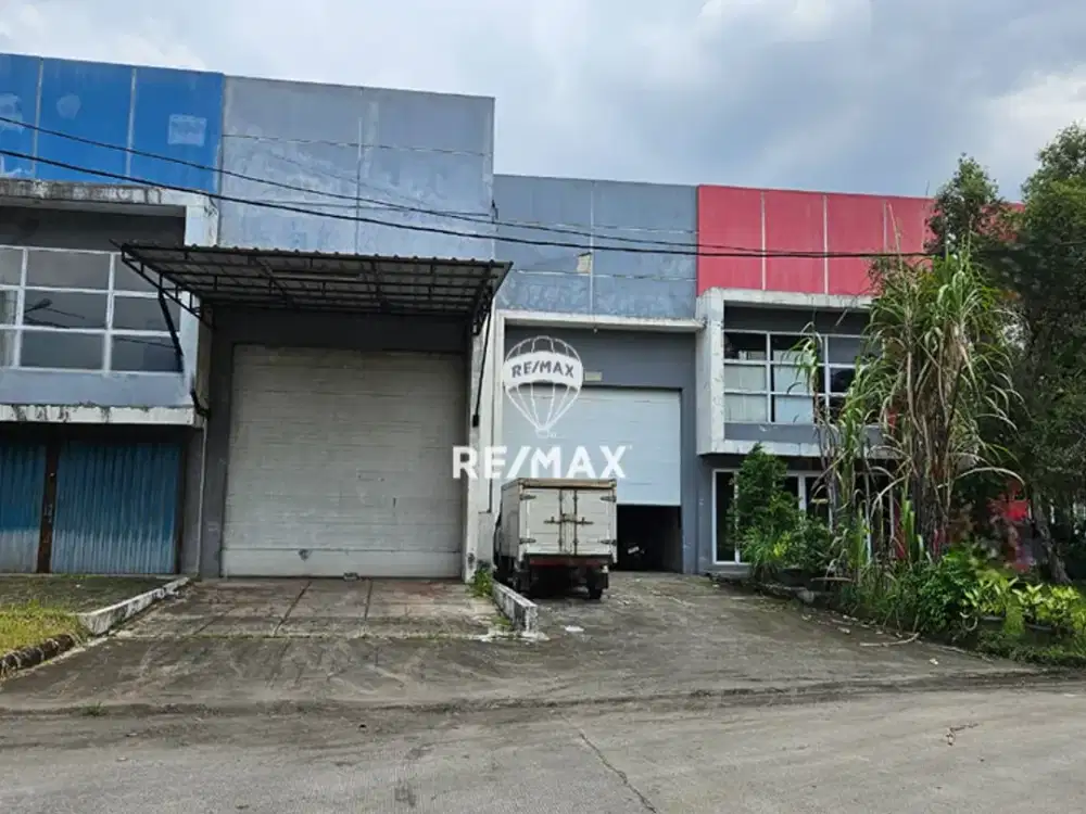 Dijual sangat murah dibawah pasaran Gudang Strategis Bizpoint Cikupa, Tangerang