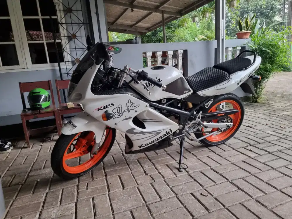 Ninja rr old putih